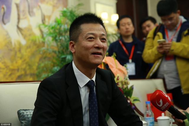 不过，叶辰已经决定，不管这个詹菲儿到底是谁，今晚先把她身边那个六星武者控制起来。